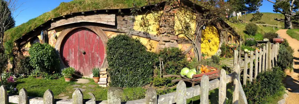 Visit to Hobbiton Movie Set in New Zealand - Sam Gamgee House Visit to Hobbiton Movie Set in New Zealand - Sam Gamgee House
