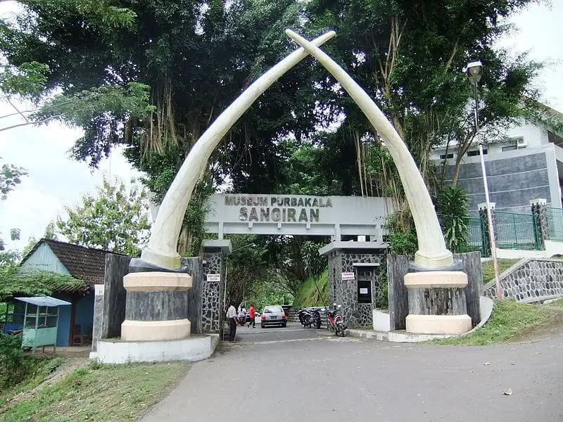 The entrance to the Sangiran Museum. This area is known as one of the UNESCO World Heritage sites in Indonesia for the Sangiran Early Man site. You can learn more about the human evolution in the museum.