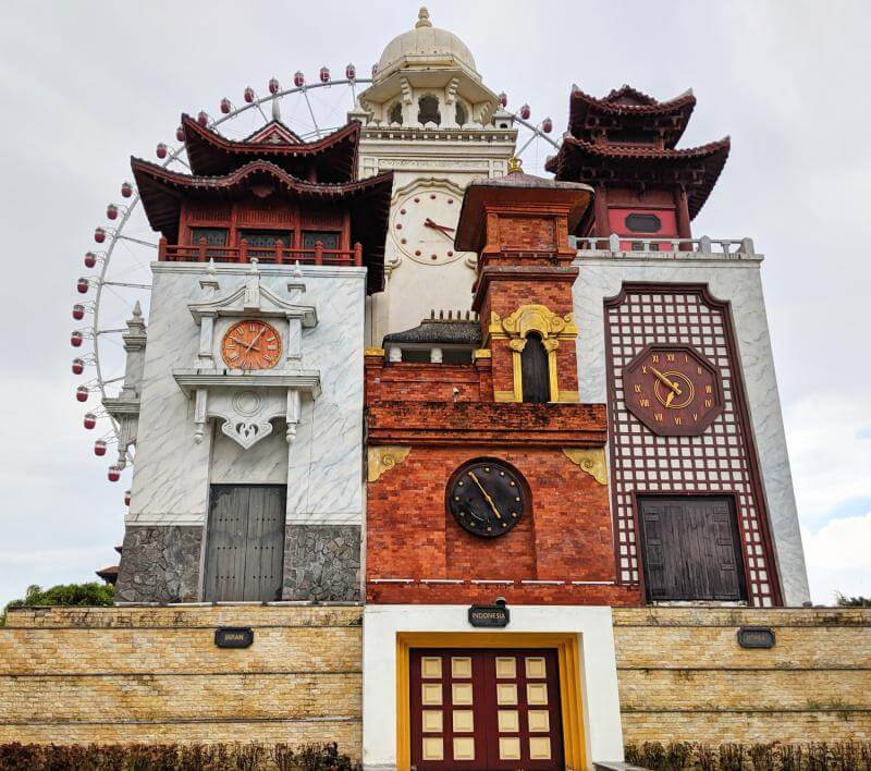 Near the entrance of Sun World Danang Wonders, you'll see the Clock Tower that has 10 Asian countries represented on all four sides of the tower. You'll also see the Sun World Ferris wheel behind the Clock Tower.