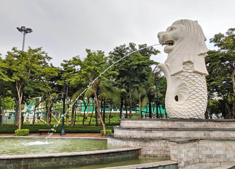 Sun World Danang Wonders has their own version of Singapore's Merlion statue. The statue is also a water fountain.