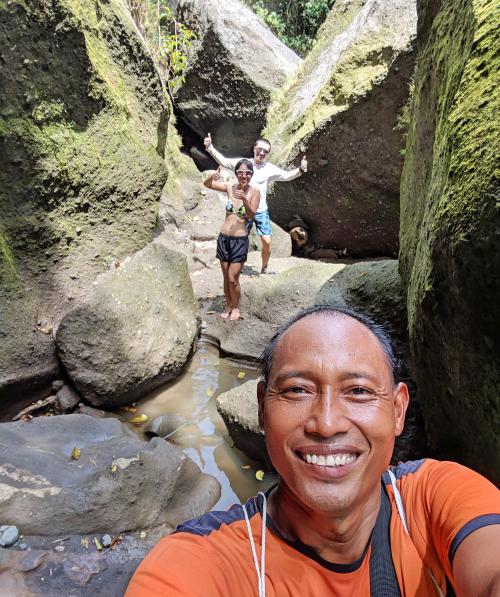 Justin Huynh and Jackie Szeto, Life Of Doing, have a selfie with our Hidden Canyon guide, Danny.