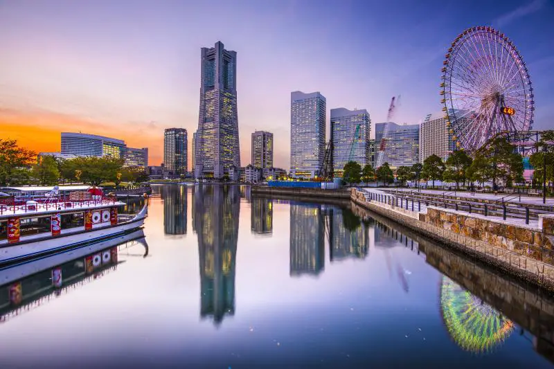 This is the city view of the Minato Mirai area of Yokohama, Japan. You have the view of the Yokohama Bay and the Cosmo World's Clock 21 Ferris Wheel which is a must-see on your Yokohama day trip.