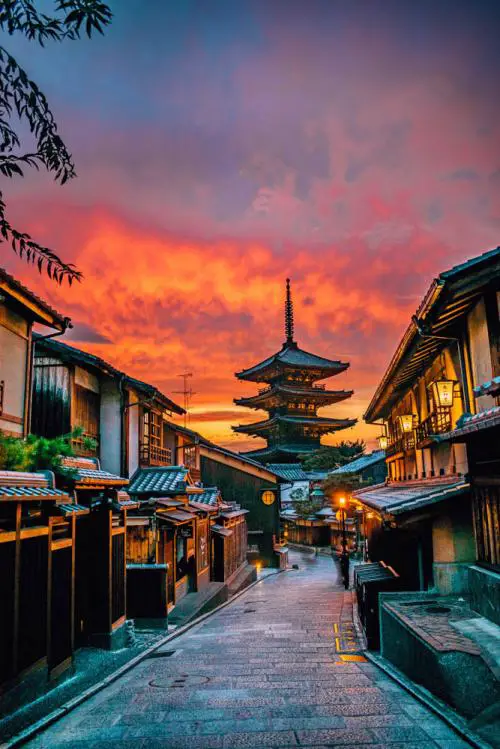 Purple and orange hues in the sky for the sunset in Gion neighborhood with the Hokan-ji Temple in the background.