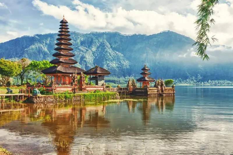 Visiting Hindu temples such as Ulun Danu Beratan is one of the top things to do on your Bali Bucket List.