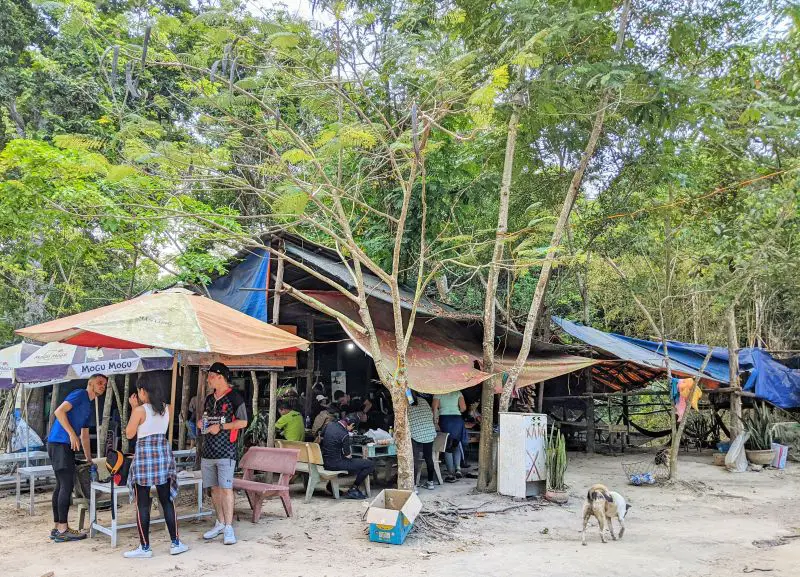 Parking lot area with a local kiosk selling drinks and food on Nui Dinh Mountain
