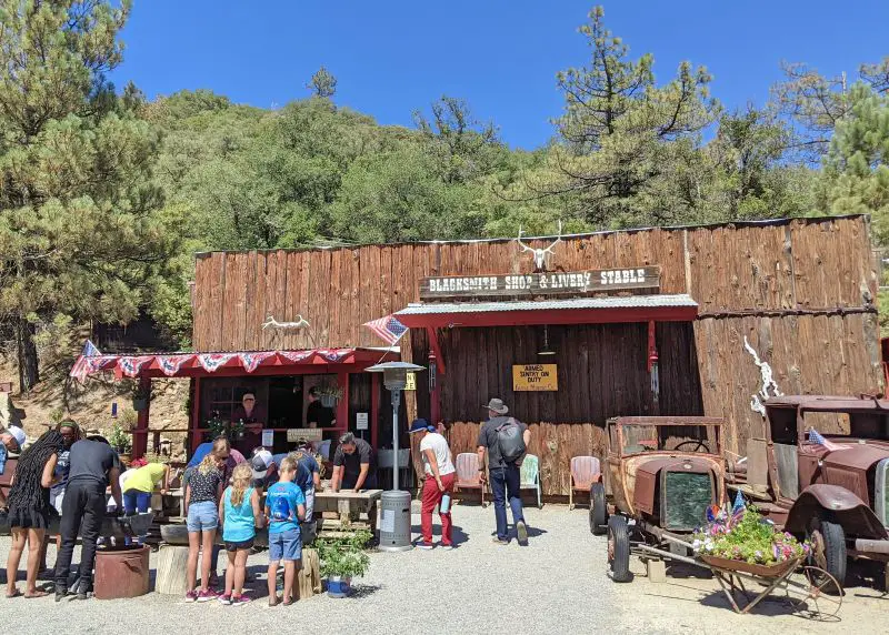 One of the top things to do on your Julian day trip is to go on a mining tour. Children and adults can pan for gold.