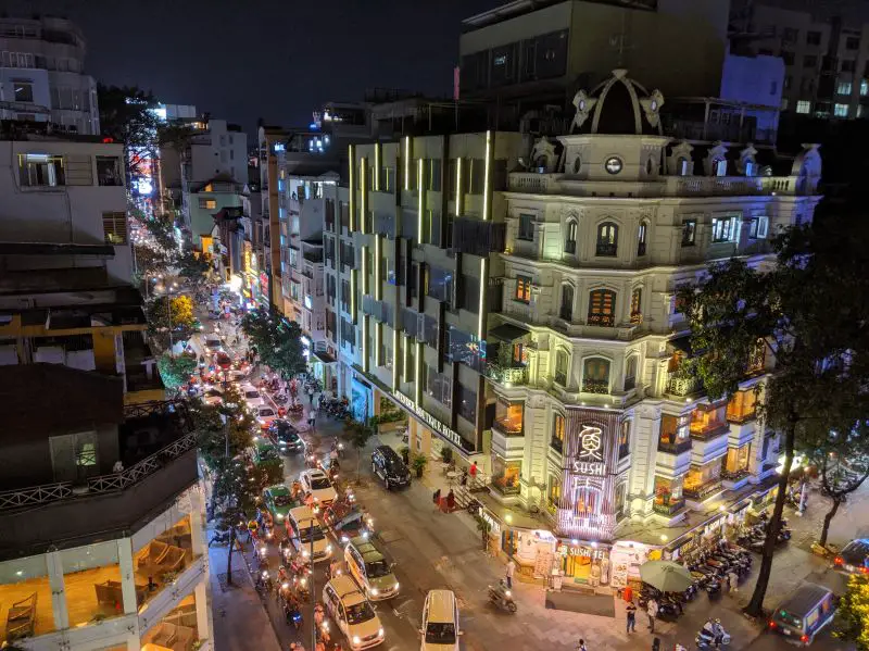 How to Cross a street in Saigon, Vietnam 