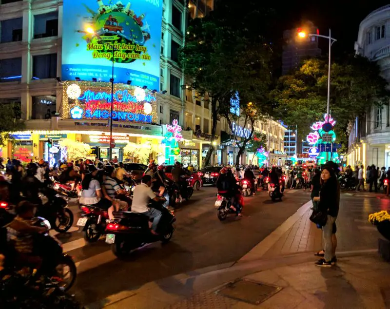 How to Cross a street in Saigon, Vietnam 