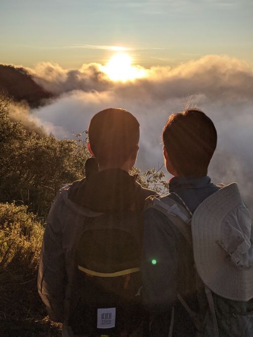 Jackie Szeto and Justin Huynh, Life Of Doing, stand at King Kong viewpoint and see the sunrise
