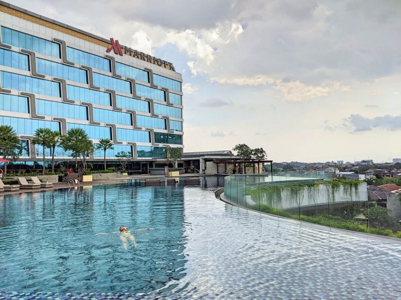 Jackie Szeto, Life Of Doing, swims in the pool at Yogyakarta Marriott in the afternoon