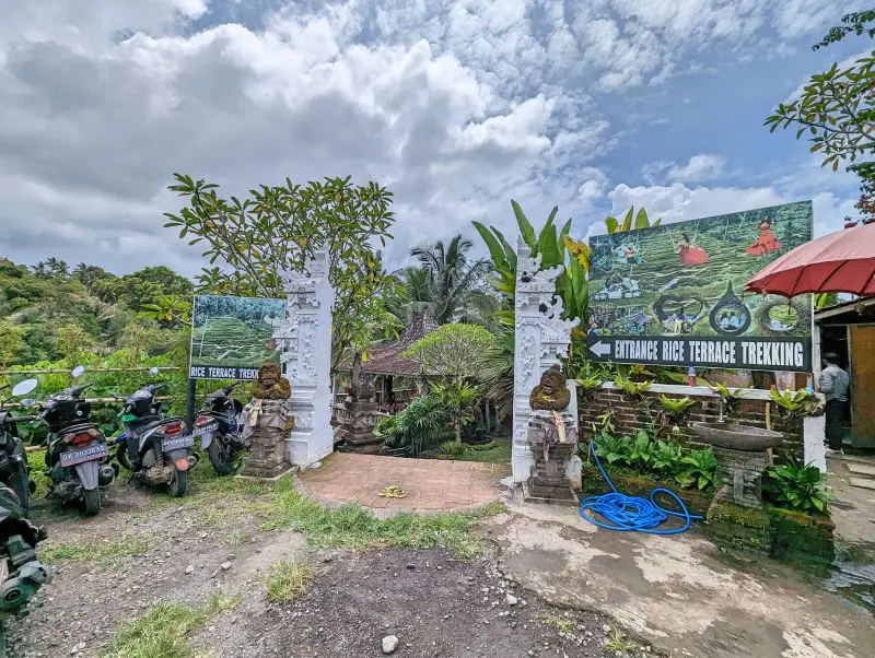 Sign pointing to the Entrance to rice terraces trekking at Tegallalang