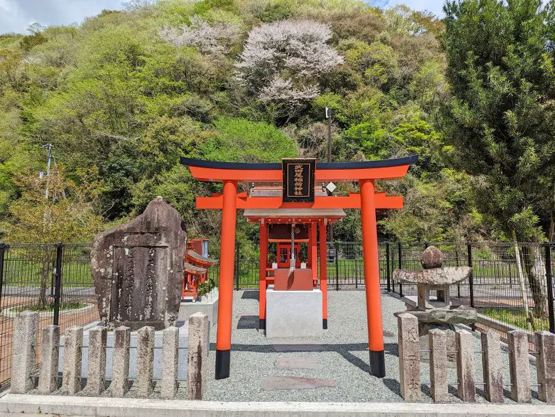 Takedao Inari Shrine is a shrine dedicated to inari foxes along the Old Fukuchiyama Walking Trail