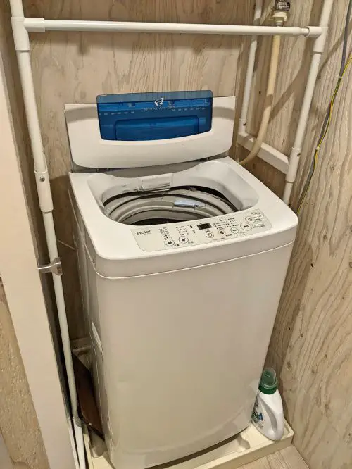 A top load washing machine in an Airbnb Japan