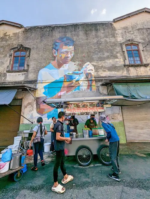 Justin Huynh, Life Of Doing, orders a cendol iced dessert at the Penang Road Famous Teochew Chendul stall