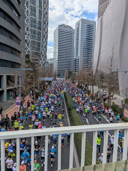 Two rows of runners just starting the Tokyo Marathon