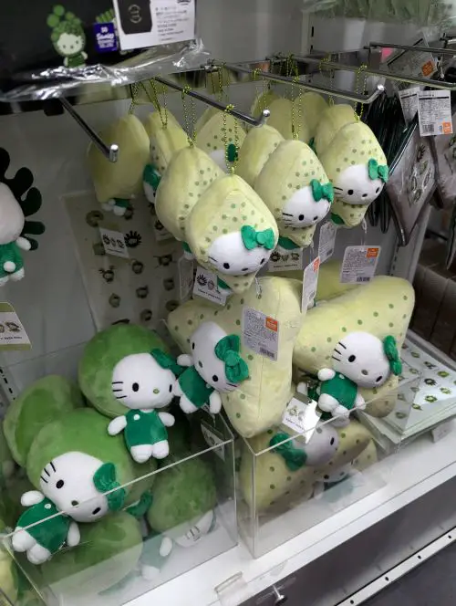 Hello Kitty Algae souvenirs such as keychains and stuffed animals