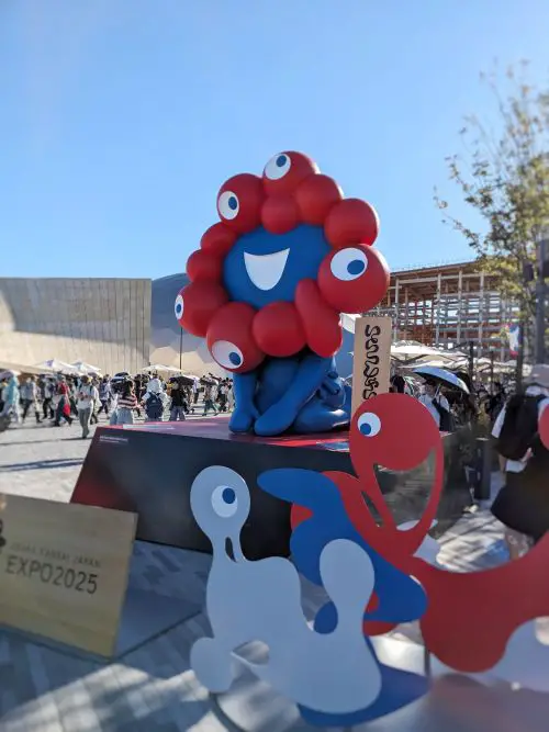 Myaku Myaku is the Osaka Expo mascot, and it's made out of red cells and water. This statue is a popular photo spot