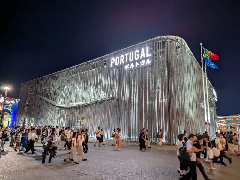 The outside of the Portugal Pavilion with long braided ropes and nets at the Osaka Expo